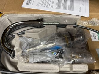 NEW* Delta Faucet 2 Handle Lavatory 