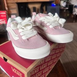♥️♥️ Brand New VANS Tennis Shoes Size 7 Women- 5 1/2  Youth ♥️♥️