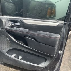 Door right front Grand Caravan 