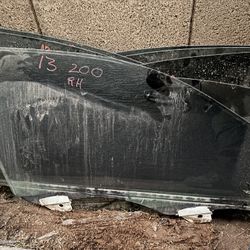 2011 to 2014 Chrysler 200 Sedan Door Window Glass Passenger Right RH OEM