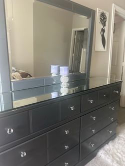 Queen bedroom set