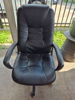 Nice Used Large Black Office Chair.  Swivel.