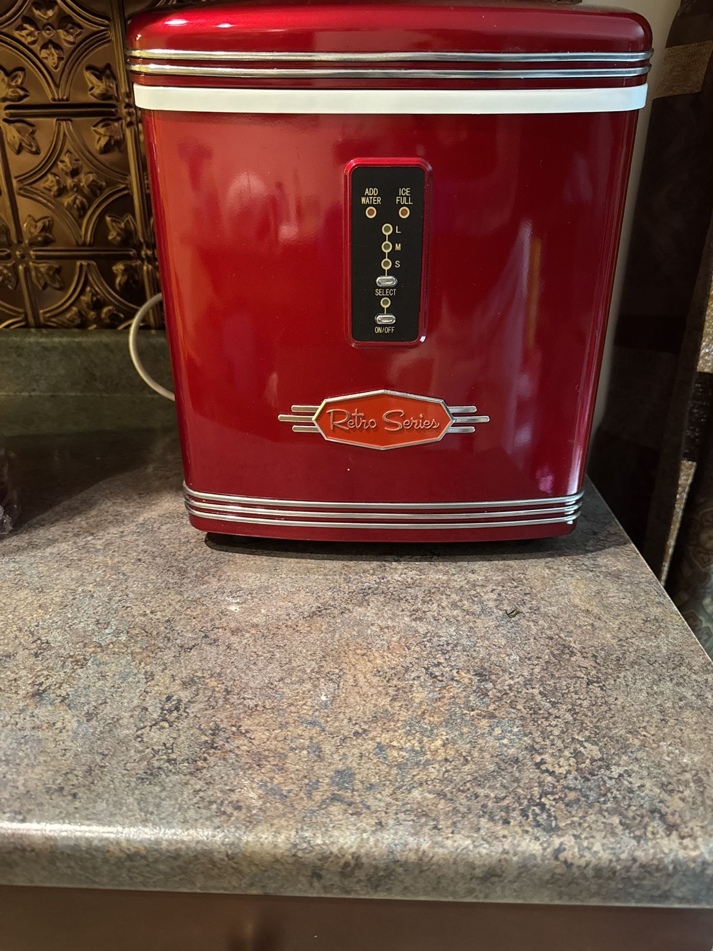 Ice maker - Local pick up only. Not working