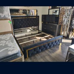 Super Deal 
Bedroom Set 4 Pcs 
Black Velvet Bed w/ Gold
Dresser, Mirror & Night Stand 
Queen: $658
King: $698 
+ Tax 
FREE LOCAL DELIVERY & SET UP
ORD