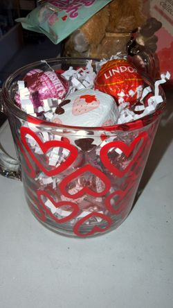 Valentine’s Mugs With Chocolate 
