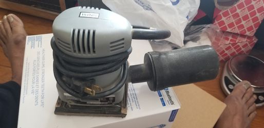 LIKE NEW PORTER CABLE PALM SANDER WITH BAG MADE IN USA