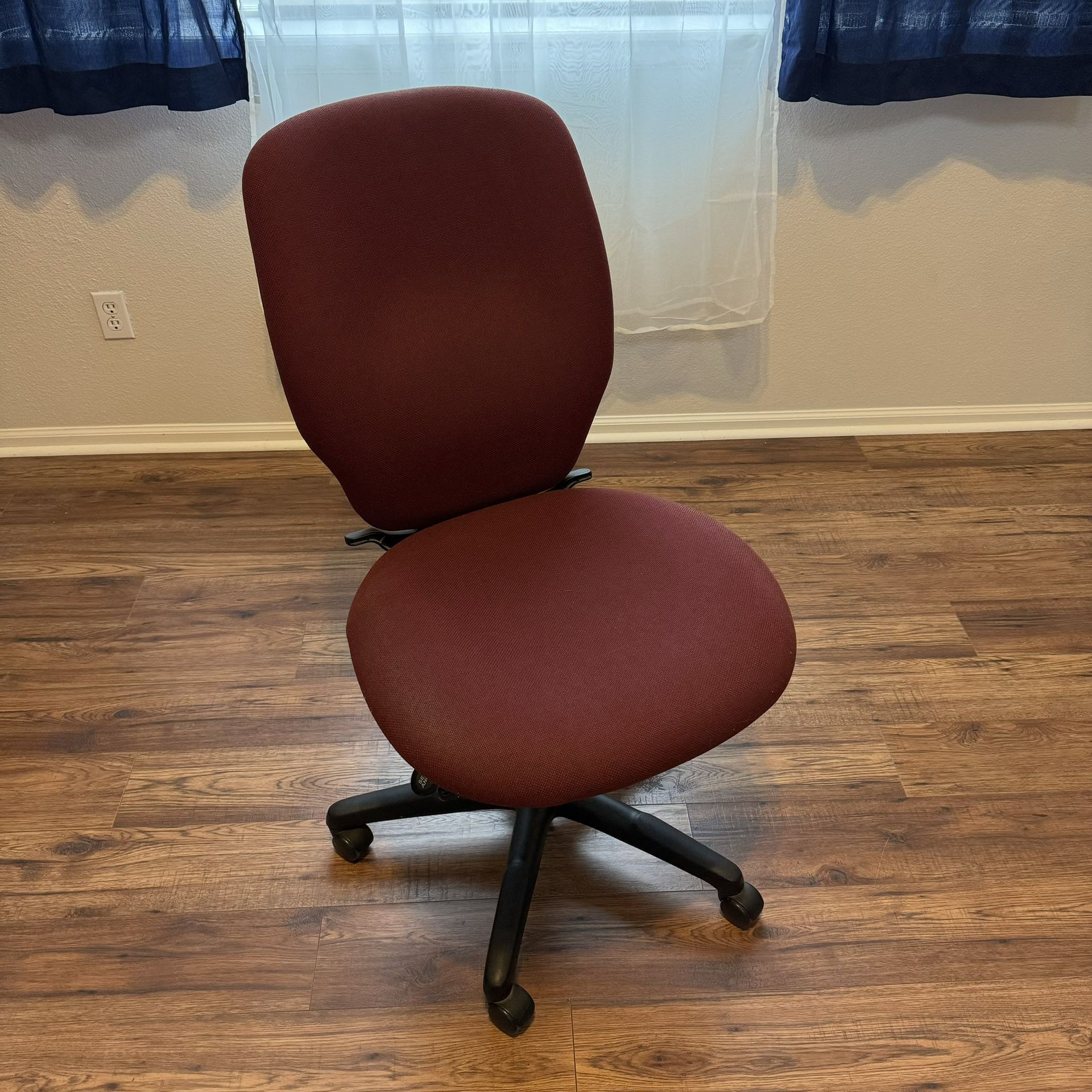 Swivel Office Chair - Burgundy