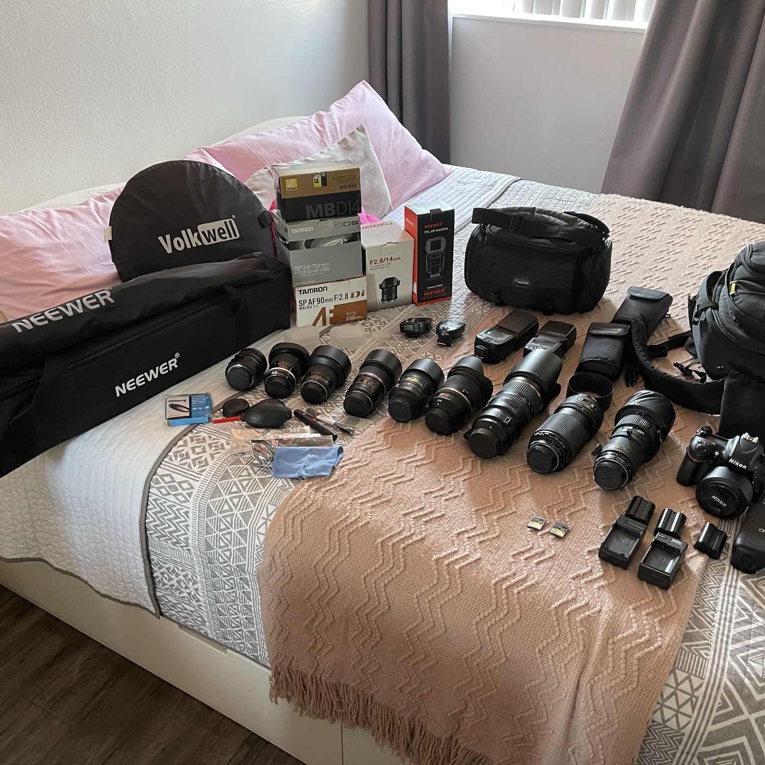 NIKON D600 WITH EXTRAS . ( WILLING TO SELL SEPARATELY )