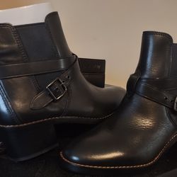 New With Box AUTHENTIC COACH ANKLE BOOTS 