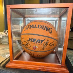 Autographed NBA Basketball from 07-08 Miami Heat team - includes Heat legends Dwyane Wade, Alonzo Mourning, & Udonis Haslem!