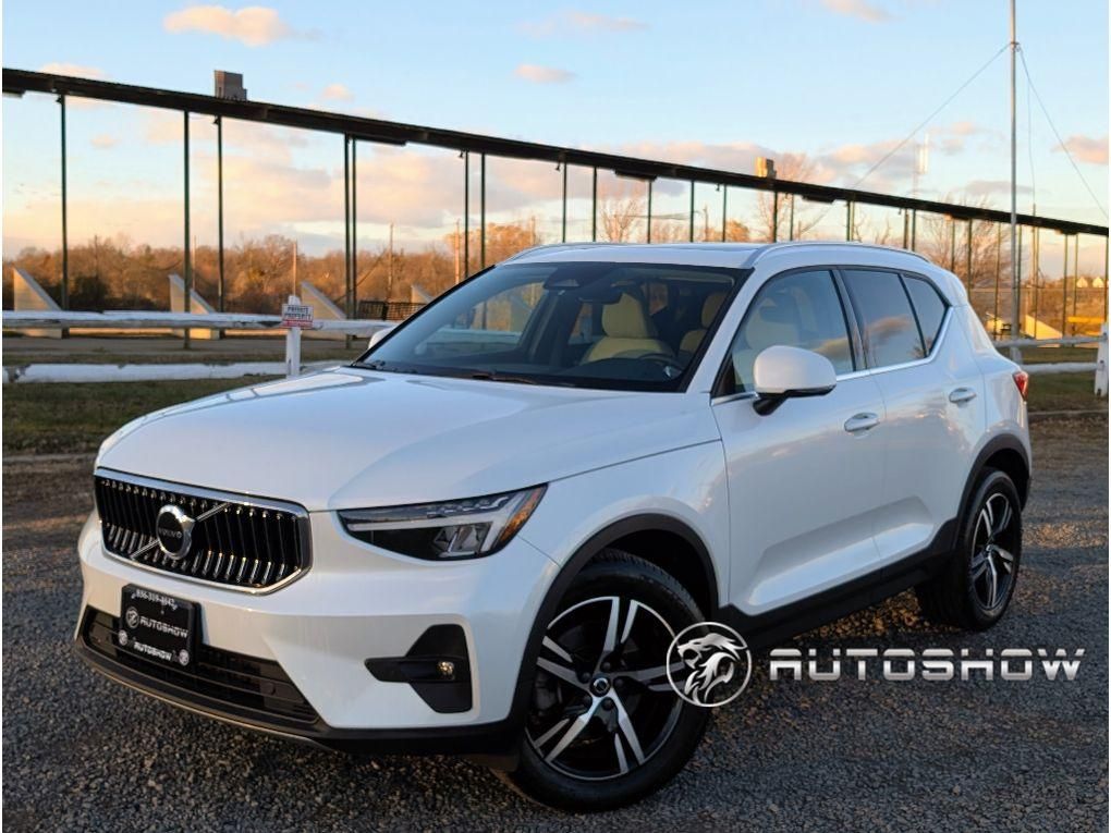 2023 Volvo XC40