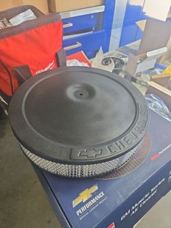 Chevy air cleaner.  350 sbc air cleaner.