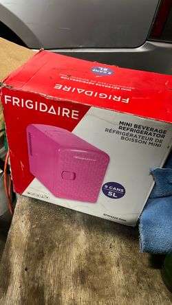 Frigidaire Mini Beverage Refrigerator Pink 5L