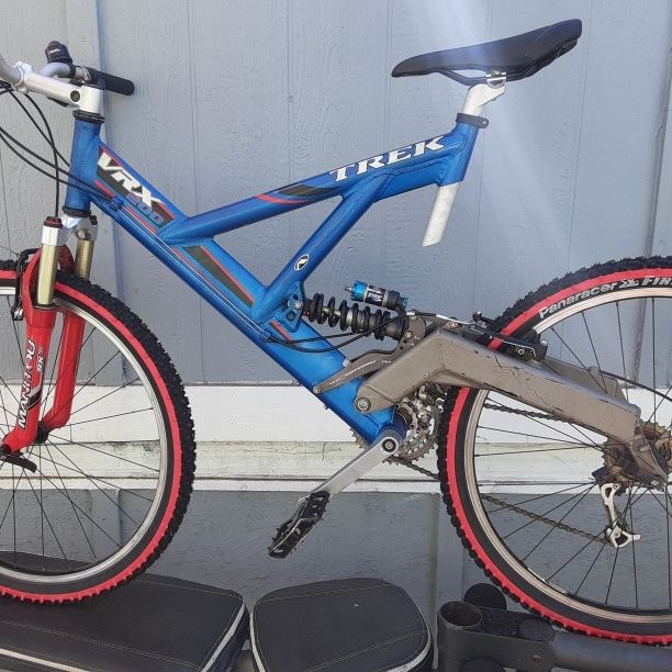 Light-Weight TREK VRX-200 Aluminum Full- Suspension Mountain Bike