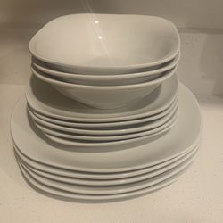Plates Ser Of 15 With Kitchen Gadgets 
