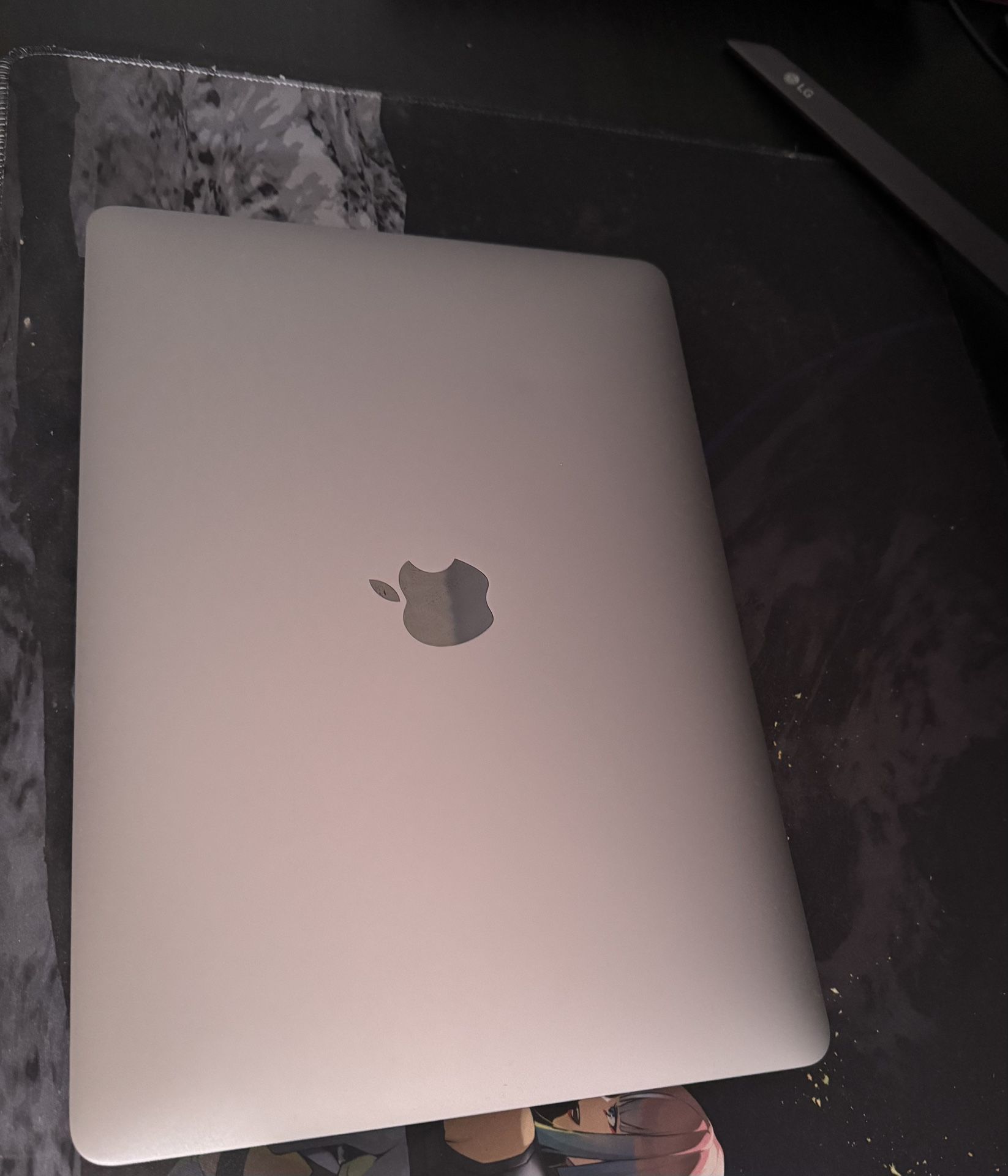 MacBook Pro 13in. 256 gb