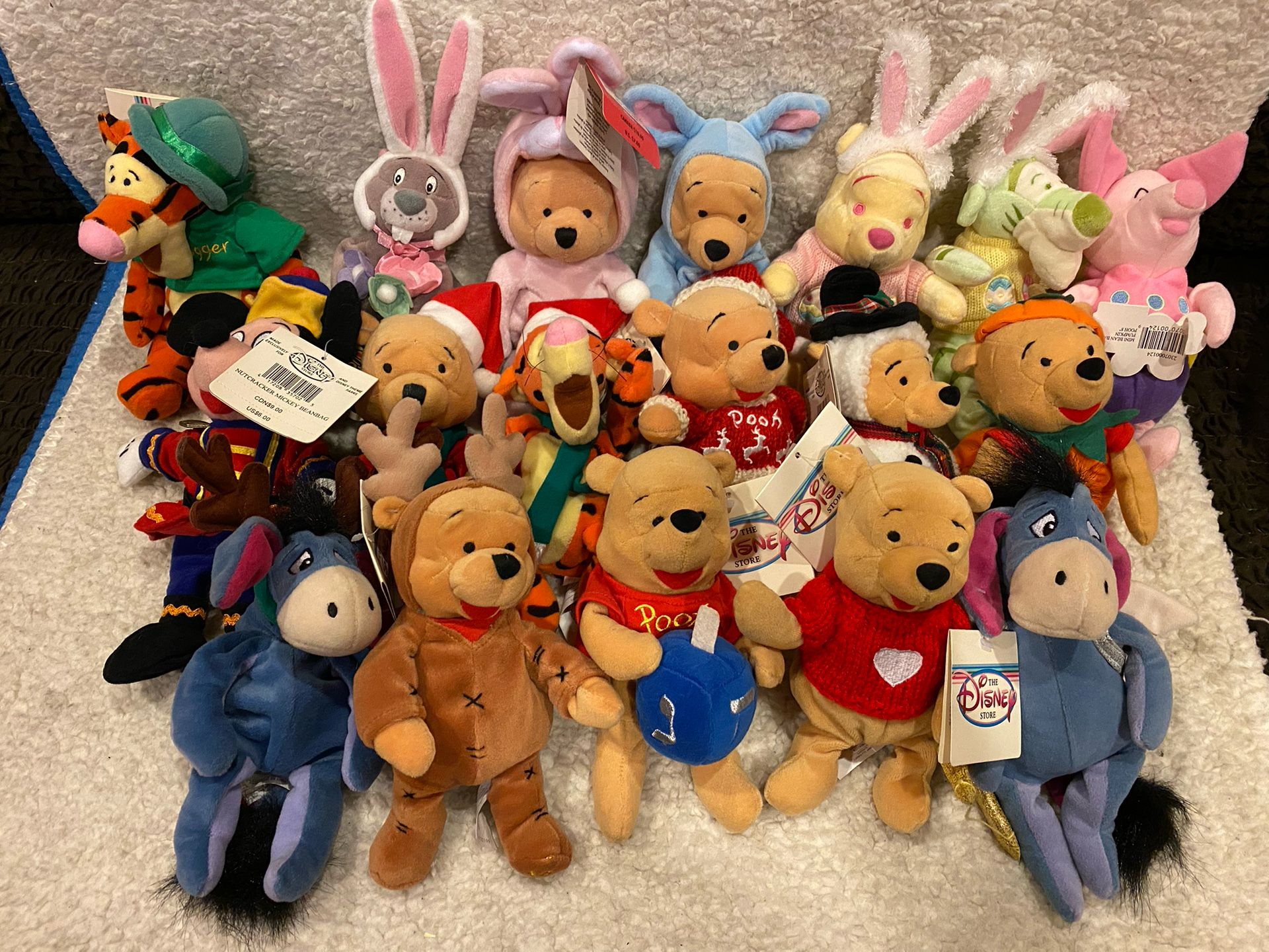 Holiday Disney Beanies Lot (18)