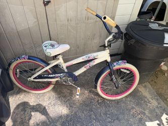 Magna Oasis Girls Kids Bike