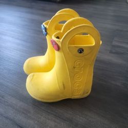 Size 9 Toddler Crocs