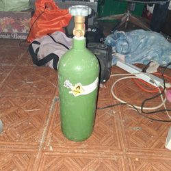 Steel industrial oxygen cylinder