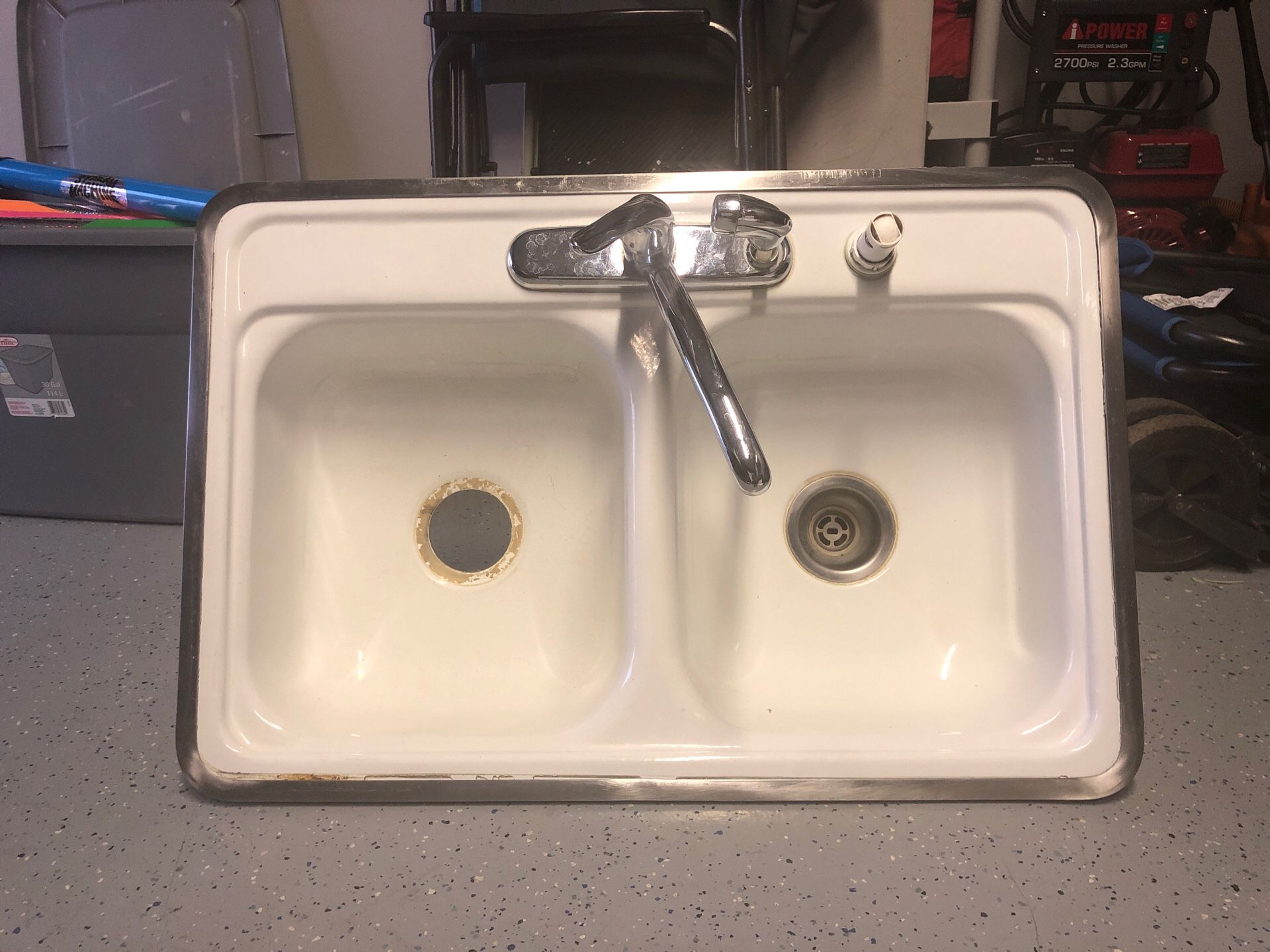 White kitchen sink 33x22