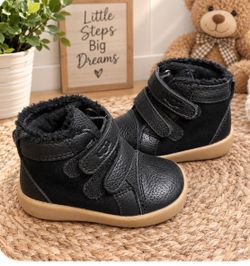 Uggs size 2 toddlers leather used