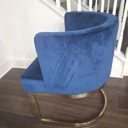 Accent chair blue