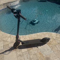 Electric Scooter – 15.5 MPH, Long Range, Excellent Condition (brand New In Box)