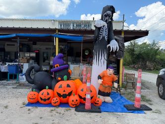 5 Halloween Inflatable Decorations