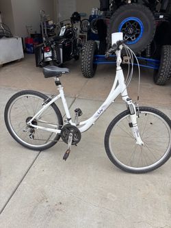 Liv Sedona DX W Women's Comfort/Hybrid Bike-Great Condition!