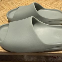 Yeezy Slides Green Size 14 Men Used