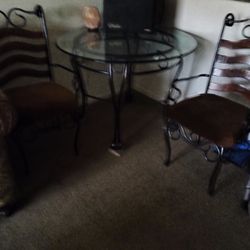 Table With 3 Chairs.