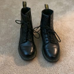 Dr.Martens boots size 6 women’s 