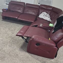 Sectional With Cup Holder 