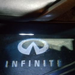 Infiniti Logo LED Door lights Láser Proyector (2pc/New Ítem) Asking $20 a Pair Firm on The Price 
