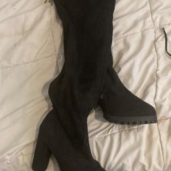 Black Knee Velvet Boots 🖤