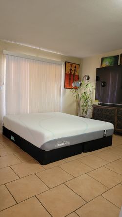 VERY NICE LIKE NEW CALIFORNIA KING SIZE TEMPURPEDIC PROADAPT MEDIUM MATTRESS AND BOXSPRINGS FOR SALE! IN EXCELLENT CONDITION, FREE DELIVERY