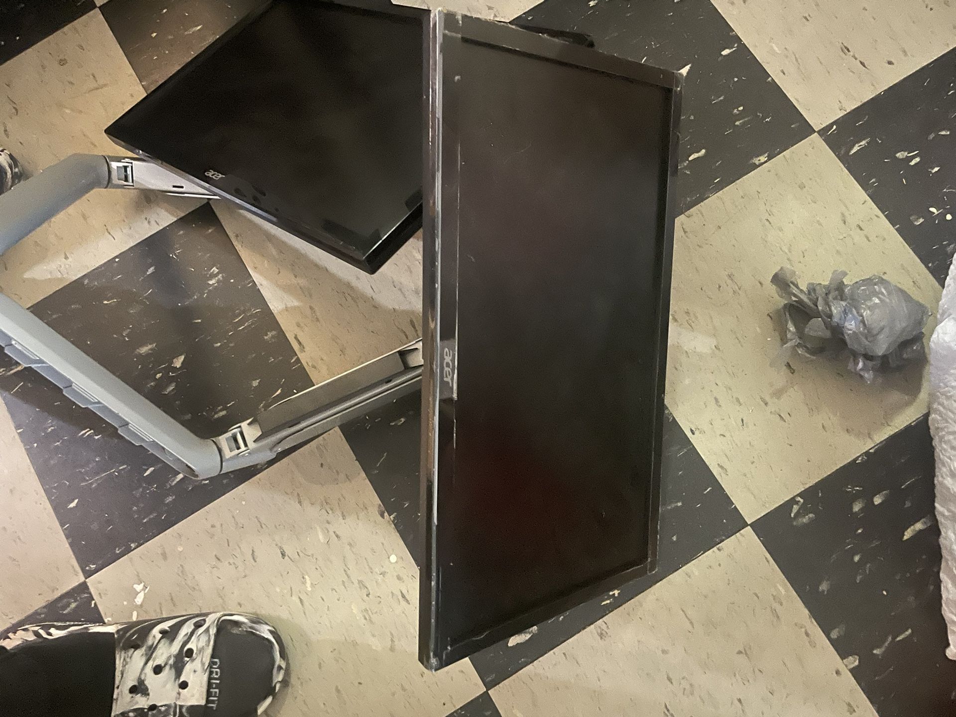 Dual Acer Monitors On stand