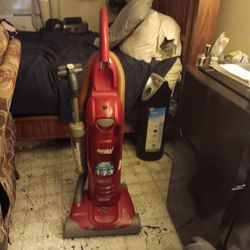 Eureka Upright Bagless Vacum Cleaner