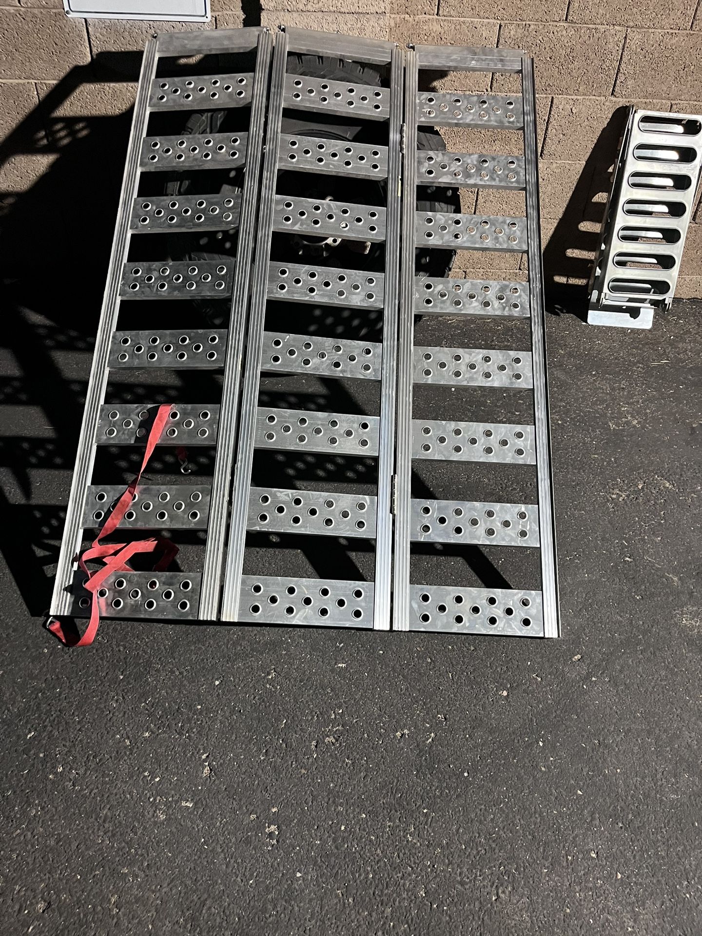 Tri-Fold Aluminum Ramp 46x69in