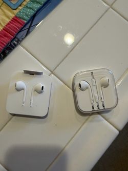 Apple Ear Buds (2)