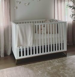 Crib with conversion kit