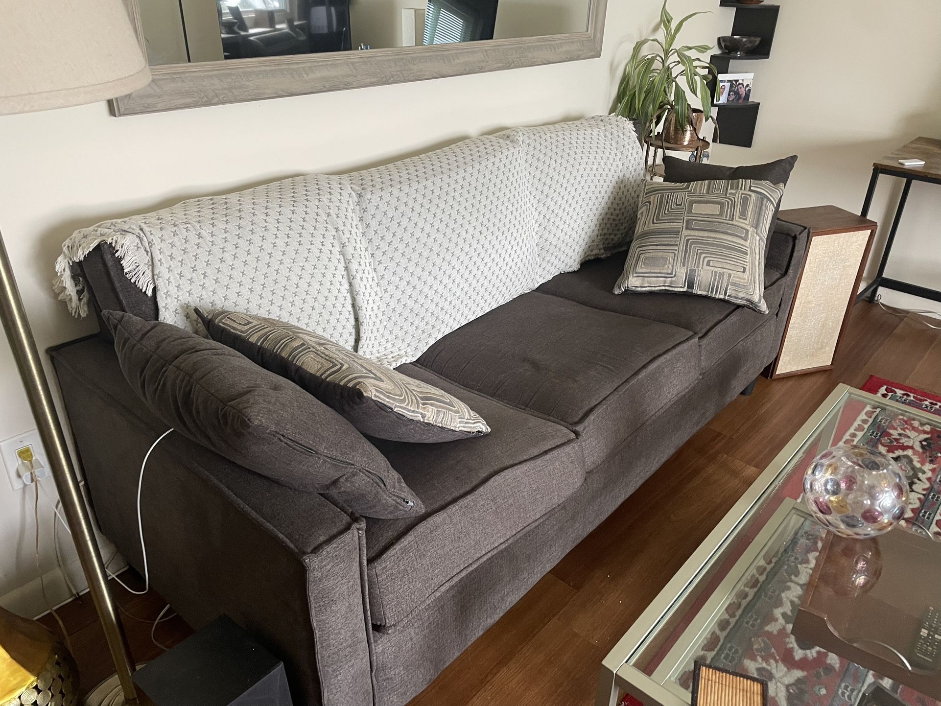 Comfy Couch With 4 Throw Pillows - Free Throw Blanket!