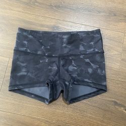 Lululemon Shorts Size 4