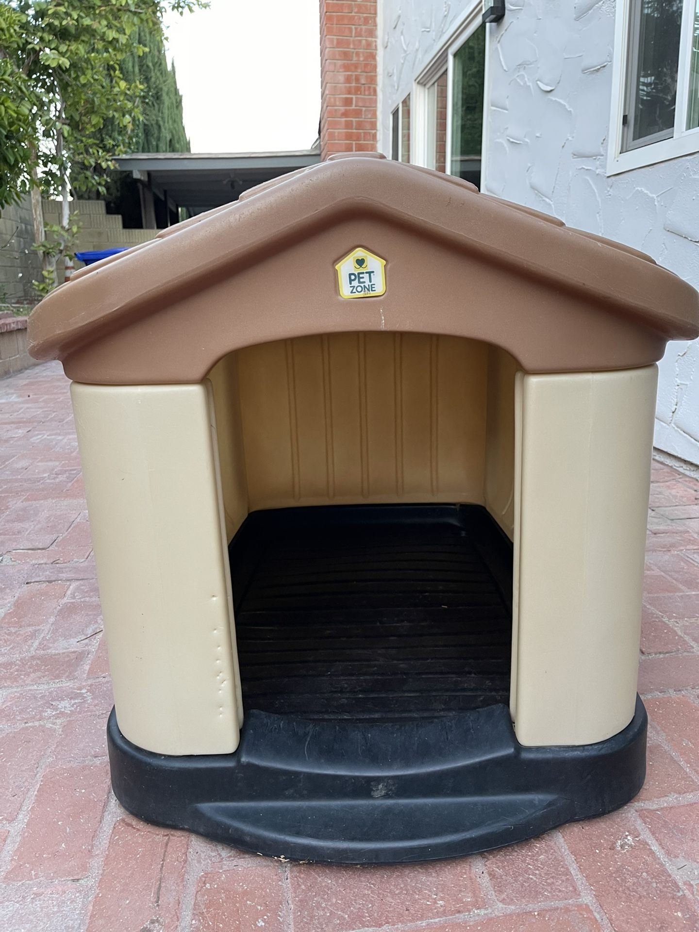 Pet Zone Dog House