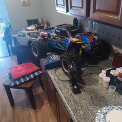 X-Maxx New Comes With Basher Body Two Bodies Upgrade Pinion And Spur Gear Upgrade Batteries Comes With Badlands New Tires All Four Batteries Charger 
