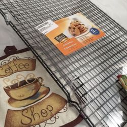 Baker's Secret Non Stick Cooling Rack (Set of Two)