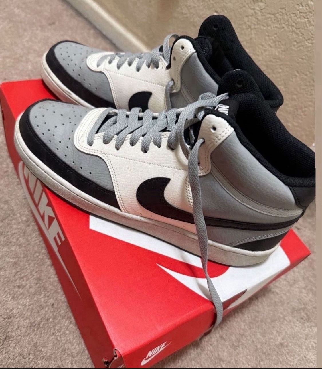 Men Nike Size 9