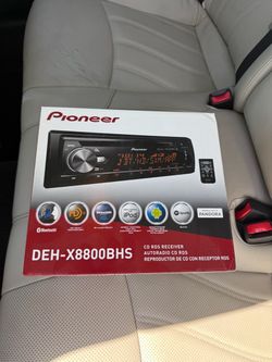 Pioneer cd player, detachable face HD radio, with remote