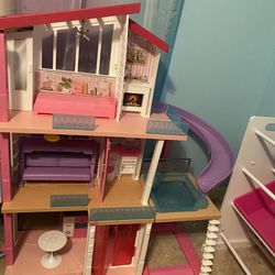 Barbie House/accessories/dolls